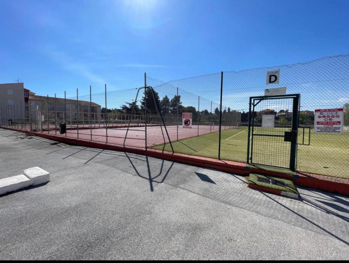 Dans Residence, Piscine Lagon, Tennis Et Aire De Jeux Frejus