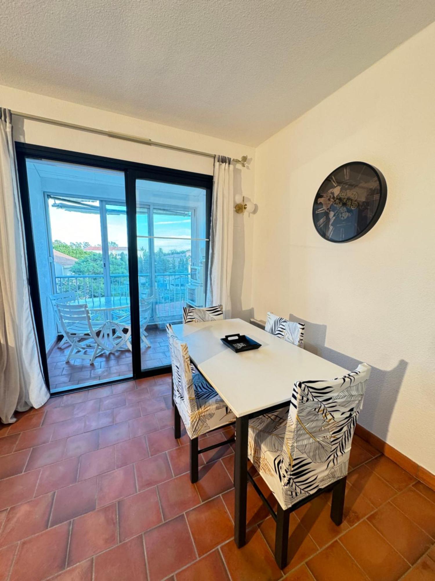 Dans Residence, Piscine Lagon, Tennis Et Aire De Jeux Frejus